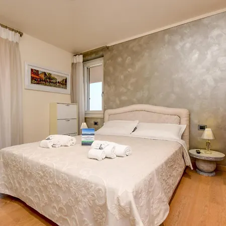 Mgh Luxury - View Penthouse Desenzano Апартаменты *