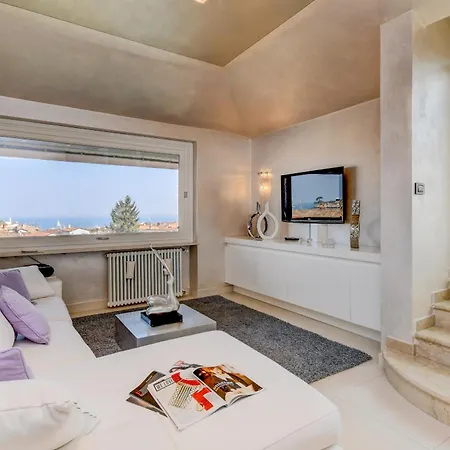 Mgh Luxury - View Penthouse Desenzano * Дезенцано-дель-Гарда